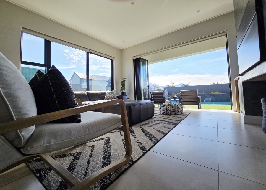 4 Bedroom Property for Sale in Kingswood Golf Estate Western Cape